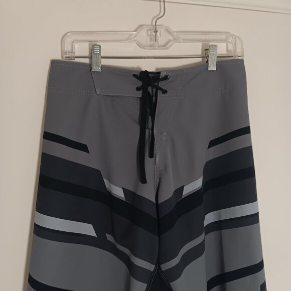 Mizuno board short xs gray black stripe  stretch surf  swim gym  training USA - Picture 3 of 7